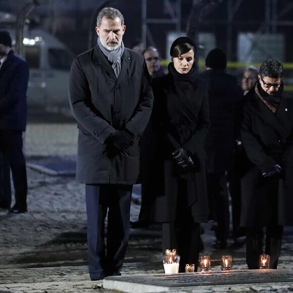 Le roi Felipe VI et la reine Letizia d'Espagne lors de la cérémonie commémorative des 75 ans de la libération du camp d'Auschwitz-Birkenau à Brzezinka en Pologne le 27 janvier 2020.