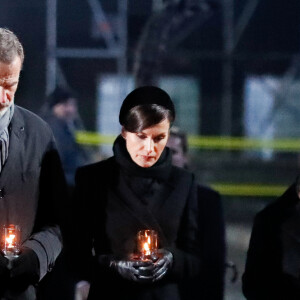 Le roi Felipe VI et la reine Letizia d'Espagne lors de la cérémonie commémorative des 75 ans de la libération du camp d'Auschwitz-Birkenau à Brzezinka en Pologne le 27 janvier 2020.