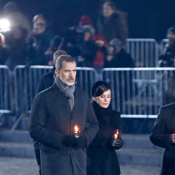 Le roi Felipe VI et la reine Letizia d'Espagne lors de la cérémonie commémorative des 75 ans de la libération du camp d'Auschwitz-Birkenau à Brzezinka en Pologne le 27 janvier 2020.