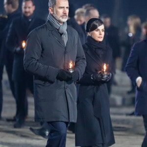 Le roi Felipe VI et la reine Letizia d'Espagne lors de la cérémonie commémorative des 75 ans de la libération du camp d'Auschwitz-Birkenau à Brzezinka en Pologne le 27 janvier 2020.