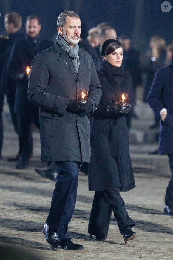 Le roi Felipe VI et la reine Letizia d'Espagne lors de la cérémonie commémorative des 75 ans de la libération du camp d'Auschwitz-Birkenau à Brzezinka en Pologne le 27 janvier 2020.