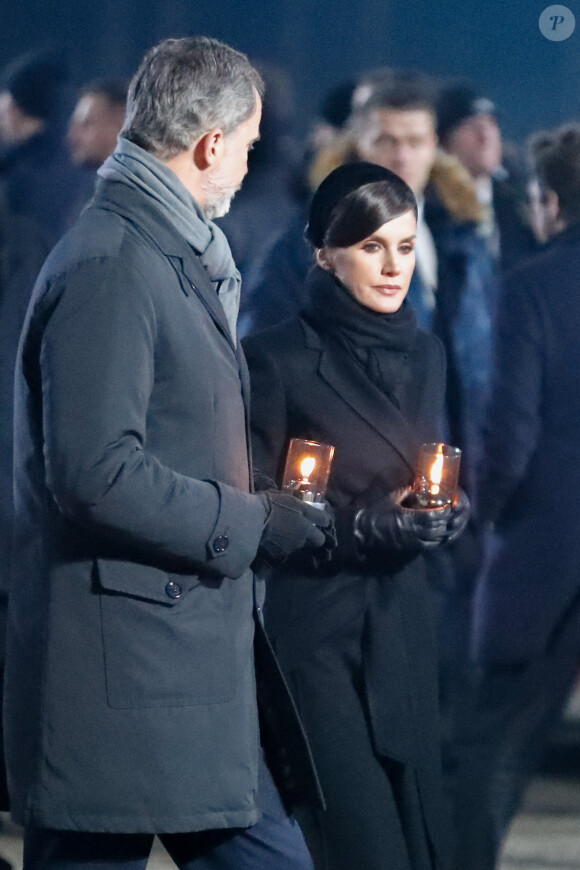 Le roi Felipe VI et la reine Letizia d'Espagne lors de la cérémonie commémorative des 75 ans de la libération du camp d'Auschwitz-Birkenau à Brzezinka en Pologne le 27 janvier 2020.