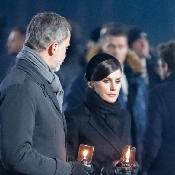 Le roi Felipe VI et la reine Letizia d'Espagne lors de la cérémonie commémorative des 75 ans de la libération du camp d'Auschwitz-Birkenau à Brzezinka en Pologne le 27 janvier 2020.