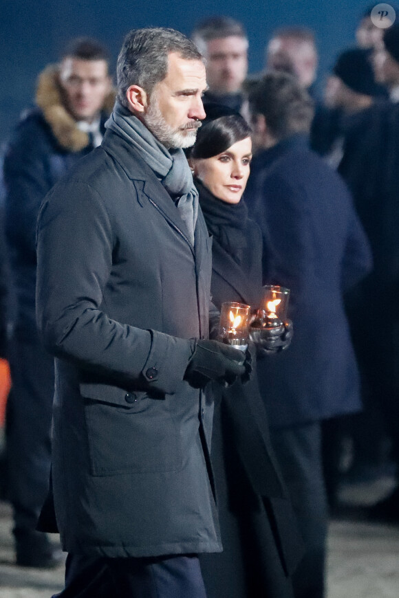Le roi Felipe VI et la reine Letizia d'Espagne lors de la cérémonie commémorative des 75 ans de la libération du camp d'Auschwitz-Birkenau à Brzezinka en Pologne le 27 janvier 2020.
