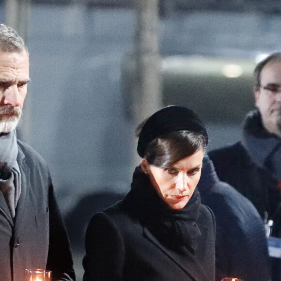 Le roi Felipe VI et la reine Letizia d'Espagne lors de la cérémonie commémorative des 75 ans de la libération du camp d'Auschwitz-Birkenau à Brzezinka en Pologne le 27 janvier 2020.