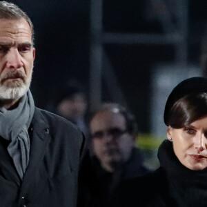 Le roi Felipe VI et la reine Letizia d'Espagne lors de la cérémonie commémorative des 75 ans de la libération du camp d'Auschwitz-Birkenau à Brzezinka en Pologne le 27 janvier 2020.