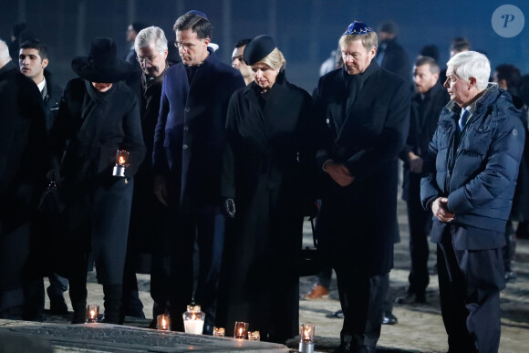 La reine Mathilde et le roi Philippe de Belgique, la reine Maxima et le roi Willem-Alexander des Pays-Bas lors de la cérémonie commémorative des 75 ans de la libération du camp d'Auschwitz-Birkenau à Brzezinka en Pologne le 27 janvier 2020.