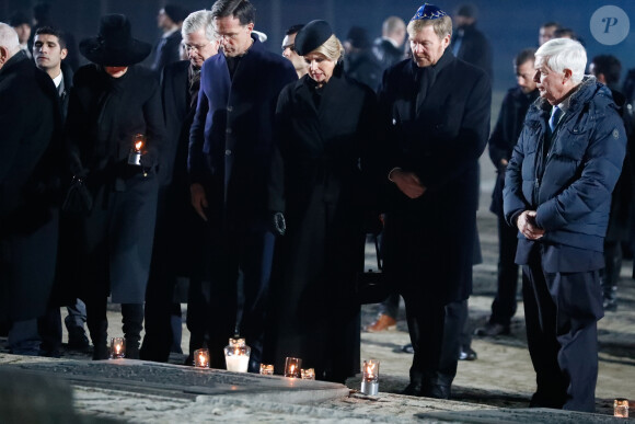 Le roi Willem-Alexander et la reine Maxima des Pays-Bas recueillis lors de la cérémonie commémorative des 75 ans de la libération du camp d'Auschwitz-Birkenau à Brzezinka en Pologne le 27 janvier 2020.