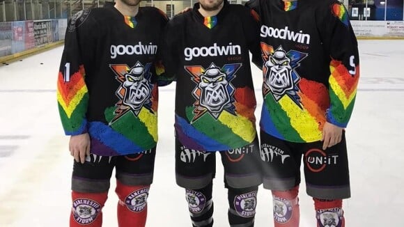 Zach Sullivan : Le joueur de hockey se déclare bisexuel, une première