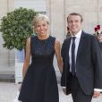 Brigitte Macron et Emmanuel Macron au palais de l'Elysée à Paris, le 2 juin 2015.