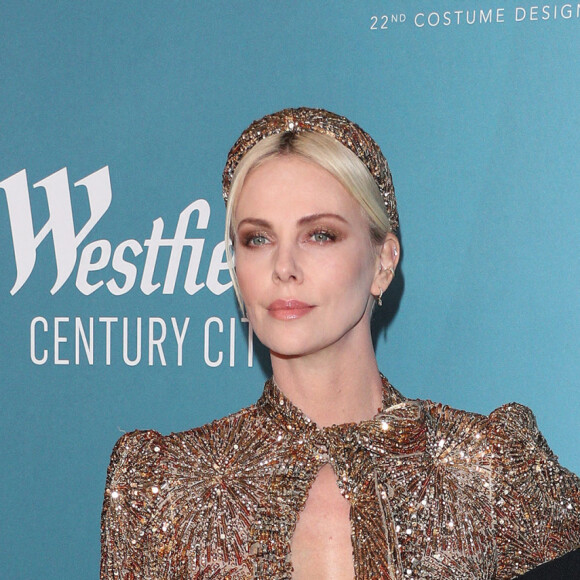 Charlize Theron assiste à la 22ème édition des Costume Designers Guild Awards (CDGA) au Beverly Hilton Hotel à Beverly Hills, Los Angeles, le 28 janvier 2020.