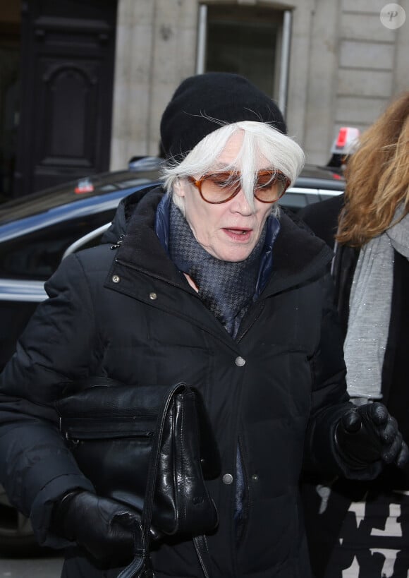 Exclusif - Françoise Hardy dans les rues de Paris le 11 Février 2016.