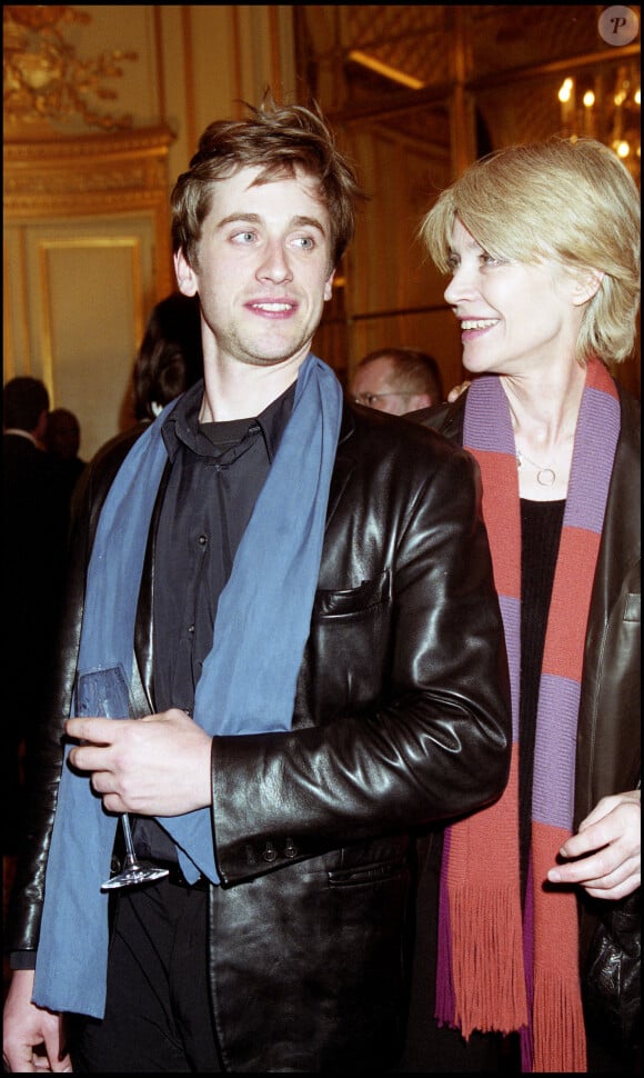 Arrchives - Françoise Hardy et son fils Thomas Dutronc au concert d'Henri Salvador à l'Olympia. Paris. Le 24 février 2001.