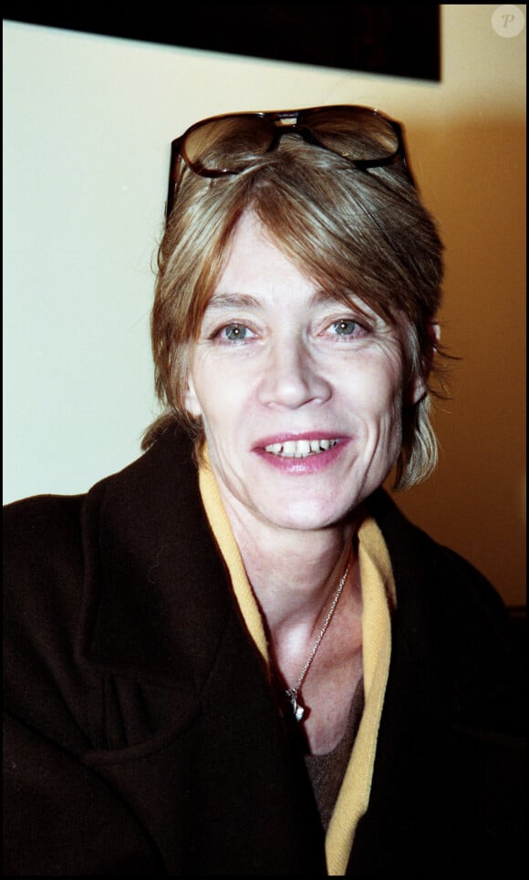 Archives - Françoise Hardy lors du vernissage de l'exposition de Jean-Marie Perrier. Le 27 novembre 1998.