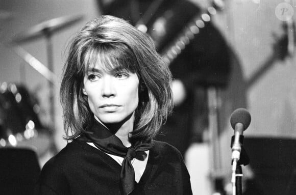 Archives - Françoise Hardy sur le plateau de l'émission "Le Grand Echiquier". Paris. Le 26 février 1981.