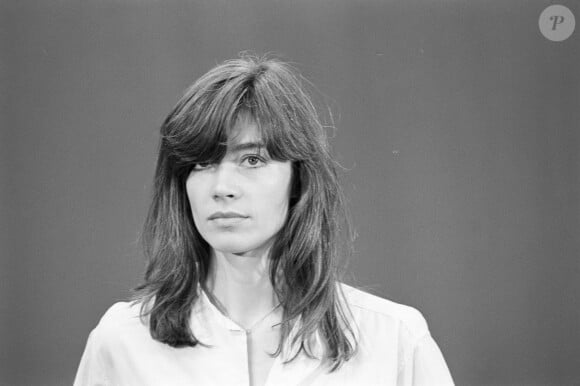 Archives - Portrait de Françoise Hardy sur le plateau de l'émission "Système 2". Le 17 mars 1976.