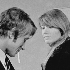 Elle avait formé avec Jacques Dutronc un couple mythique, union dont est né Thomas en 1973, et qui a contribué à leur immense notoriété.
Archives - Françoise Hardy et Jacques Dutronc dans les coulisses d'un enregistement. Paris. 1967.