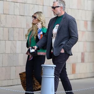 Exclusif - Jessica Simpson et son mari Eric Johnson sont allés assister au spectacle de noël de leur fille Maxwell avec leur fils Ace dans le quartier de Calabasas à Los Angeles, le 14 décembre 2019