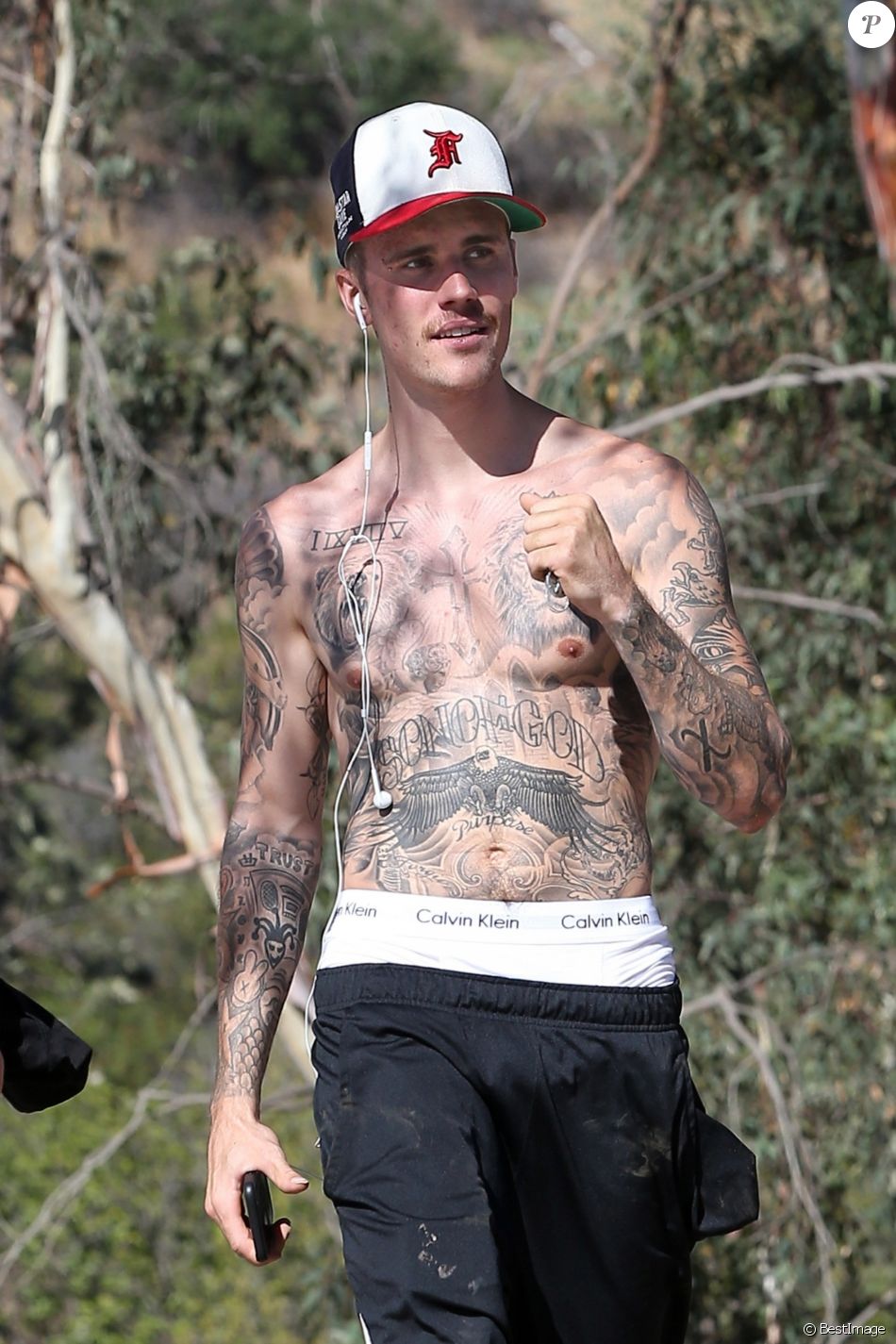 https://static1.purepeople.com/articles/9/37/25/39/@/5375966-justin-bieber-se-balade-topless-a-runyon-950x0-1.jpg