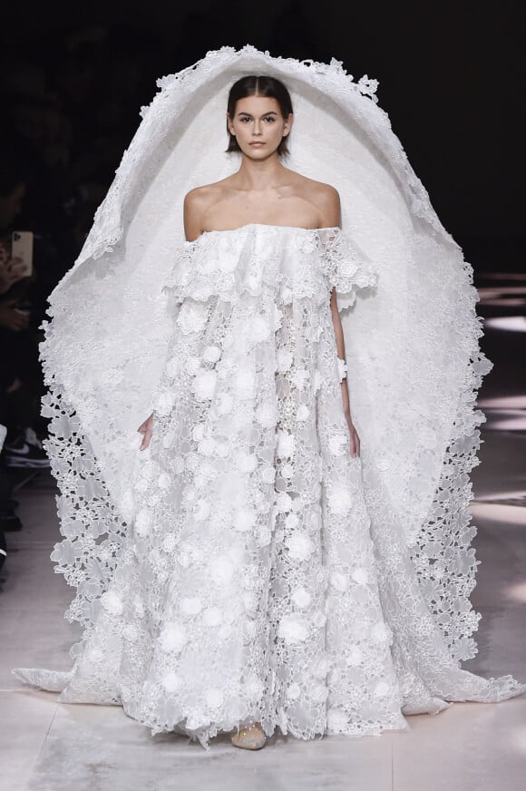 Kaia Gerber défile pour Givenchy, collection Haute Couture printemps-été 2020. Paris, le 21 janvier 2020.