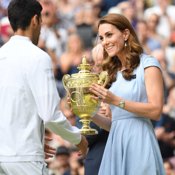 Finale homme du tournoi de Wimbledon "Novak Djokovic - Roger Federer (7/6 - 1/6 - 7/6 - 4/6 - 13/12)" à Londres. Catherine (Kate) Middleton, duchesse de Cambridge, est venue remettre les trophées aux joueurs. Londres, le 14 juillet 2019.