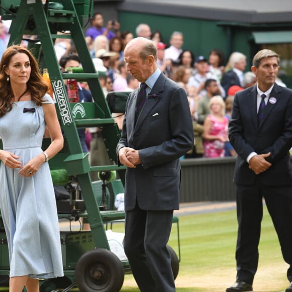 Finale homme du tournoi de Wimbledon "Novak Djokovic - Roger Federer (7/6 - 1/6 - 7/6 - 4/6 - 13/12)" à Londres. Catherine (Kate) Middleton, duchesse de Cambridge, est venue remettre les trophées aux joueurs. Londres, le 14 juillet 2019.