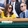 Le prince William, duc de Cambridge, Catherine (Kate) Middleton, duchesse de Cambridge, Theresa May (premier Ministre du Royaume-Uni) et son mari Phillip dans les tribunes de Wimbledon, le 15 juillet 2018.