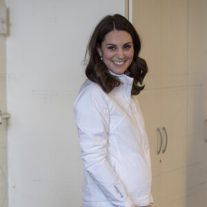 Kate Middleton (enceinte), duchesse de Cambridge, visite l'école primaire Bond pour observer le travail "Wimbledon Junior Tennis Initiative" à Mitcham, Londres. Le 17 janvier 2018