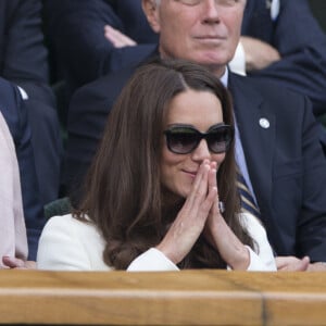 Kate Middeton et sa soeur Pippa Middleton au tournoi de Wimbledon à Londres en 2012.