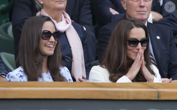 Kate Middeton et sa soeur Pippa Middleton au tournoi de Wimbledon à Londres en 2012.
