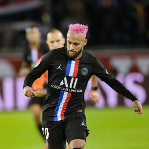 Neymar Jr (cheveux roses) - Match de Ligue 1 Conforama PSG 5-0 Montpellier au Parc des Princes à Paris le 1 février 2020 © Giancarlo Gorassini / Bestimage