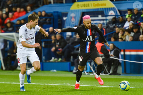 Neymar Jr (cheveux roses) - Match de Ligue 1 Conforama PSG 5-0 Montpellier au Parc des Princes à Paris le 1 février 2020 © Giancarlo Gorassini / Bestimage