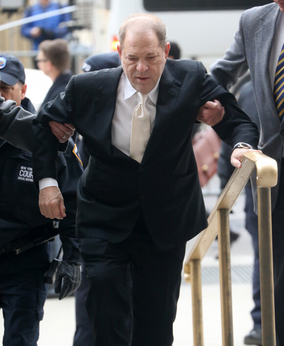 Harvey Weinstein arrive au tribunal de New York pour son procès le 23 janvier 2020.