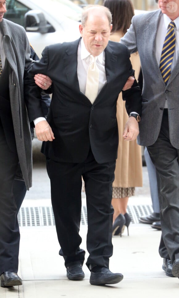 Harvey Weinstein arrive au tribunal de New York pour son procès le 23 janvier 2020.