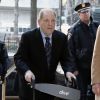 Harvey Weinstein arrive au tribunal avec son déambulateur à New York le 24 janvier 2020.