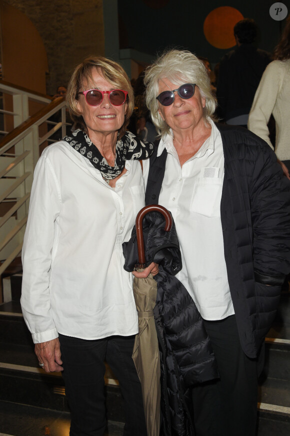 Catherine Lara et sa compagne Samantha - Générale de la pièce "Le Banquet" au théâtre du Rond-Point à Paris le 11 octobre 2018. © Coadic Guirec/Bestimage