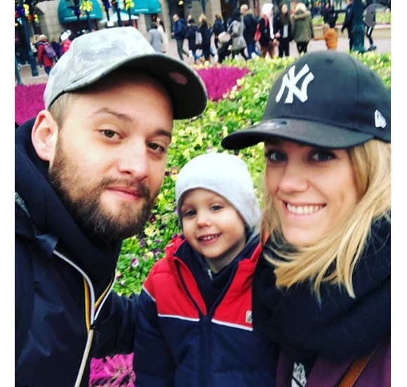 Jérémy (Les Anges 12) pose avec sa femme et leur fils Nathan sur Instagram - 24 novembre 2019