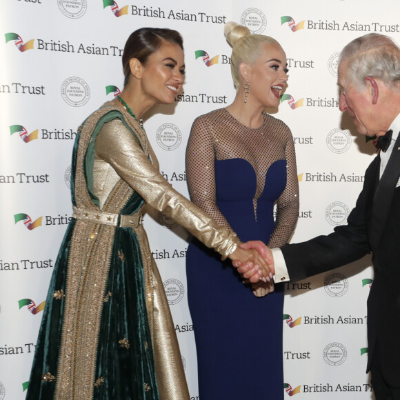 Le prince Charles, prince de Galles, et Camilla Parker Bowles, duchesse de Cornouailles , avec Katy Perry et Natasha Poonawalla lors de la réception de soutien au British Asian Trust à Banqueting House, Whitehall, Londres le 4 février 2020.