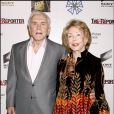  Kirk Douglas est décédé à 103 ans, le 5 février 2020 - Kirk Douglas et son épouse Anne à Los Angeles. Photo non datée.  