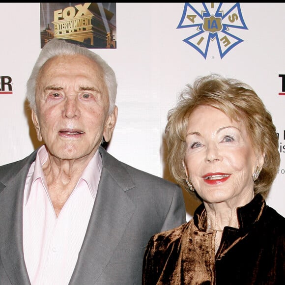 Kirk Douglas est décédé à 103 ans, le 5 février 2020 - Kirk Douglas et son épouse Anne à Los Angeles. Photo non datée. 