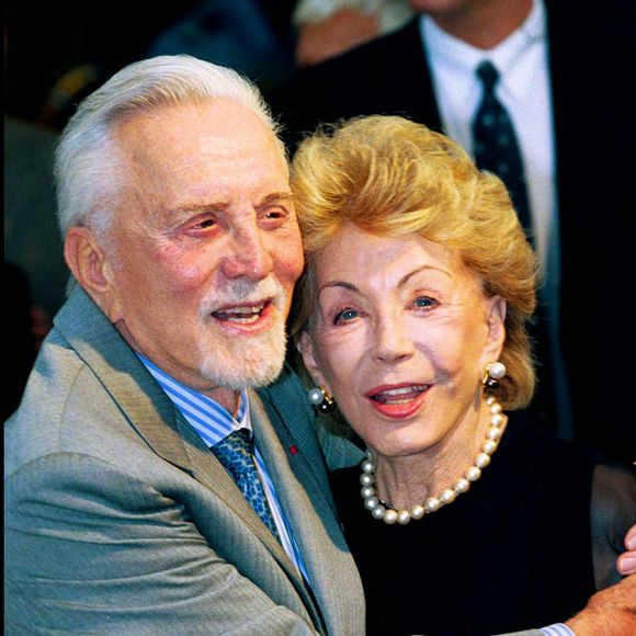 Kirk Douglas est décédé à 103 ans, le 5 février 2020 - Kirk Douglas et son épouse Anne à Deauville. Photo non datée. 