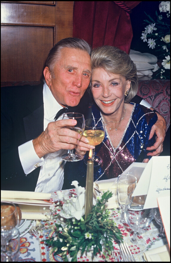 Archives- Kirk Douglas et son épouse Anne, le lors de la soirée des César en 1985. 