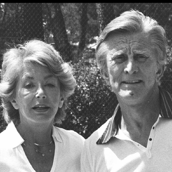 Kirk Douglas est décédé à 103 ans, le 5 février 2020 - Kirk Douglas et son épouse Anne, le lors d'une partie de tennis pendant le Festival de Cannes en 1980. 