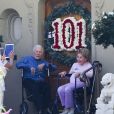 Exclusif - Kirk Douglas fête ses 101 ans aux côtés de sa femme Anne Buydens à Los Angeles, le 9 décembre 2017.