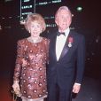  Archives- Kirk Douglas et son épouse Anne- Cérémonie de la Légion d'honneur à Paris, le 1er mars 1990.  