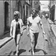  Archives- Kirk Douglas et son épouse Anne à Saint-Tropez en 1975.  