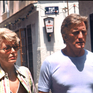 ARCHIVES - KIRK DOUGLAS ET SA FEMME ANNE EN BALLADE A SAINT TROPEZ 00/07/1975 - Saint Tropez