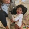 Vanessa Bryant, veuve de Kobe Bryant, a publié le 8 février 2020 sur Instagram des images de leur fille Capri Kobe dite Koko, âgée de 7 mois et qui commence à se mettre debout.