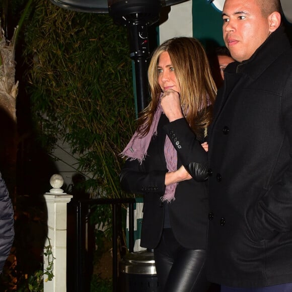 Exclusif - Jennifer Aniston à la sortie du restaurant "San Vicente Bungalows", où se tenait l'anniversaire de Sara Foster, à Los Angeles, le 5 février 2020.