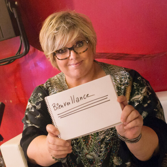 Exclusif - Laurence Boccolini - Backstage - Enregistrement de l'émission "Tout le monde chante contre le cancer...10 ans" au Zénith à Paris, qui sera diffusée sur W9 le 16 décembre. Le 1er décembre 2015 © Corleone-Moreau / Bestimage